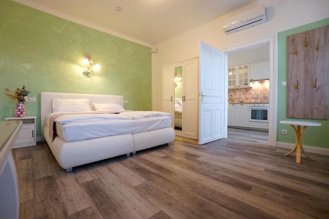 Albizia-Apartments Baden Exterior photo