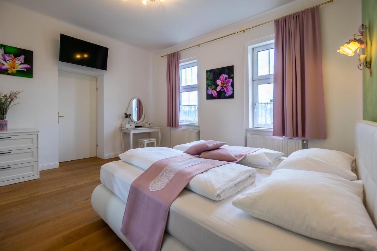 Albizia-Apartments Baden Exterior photo