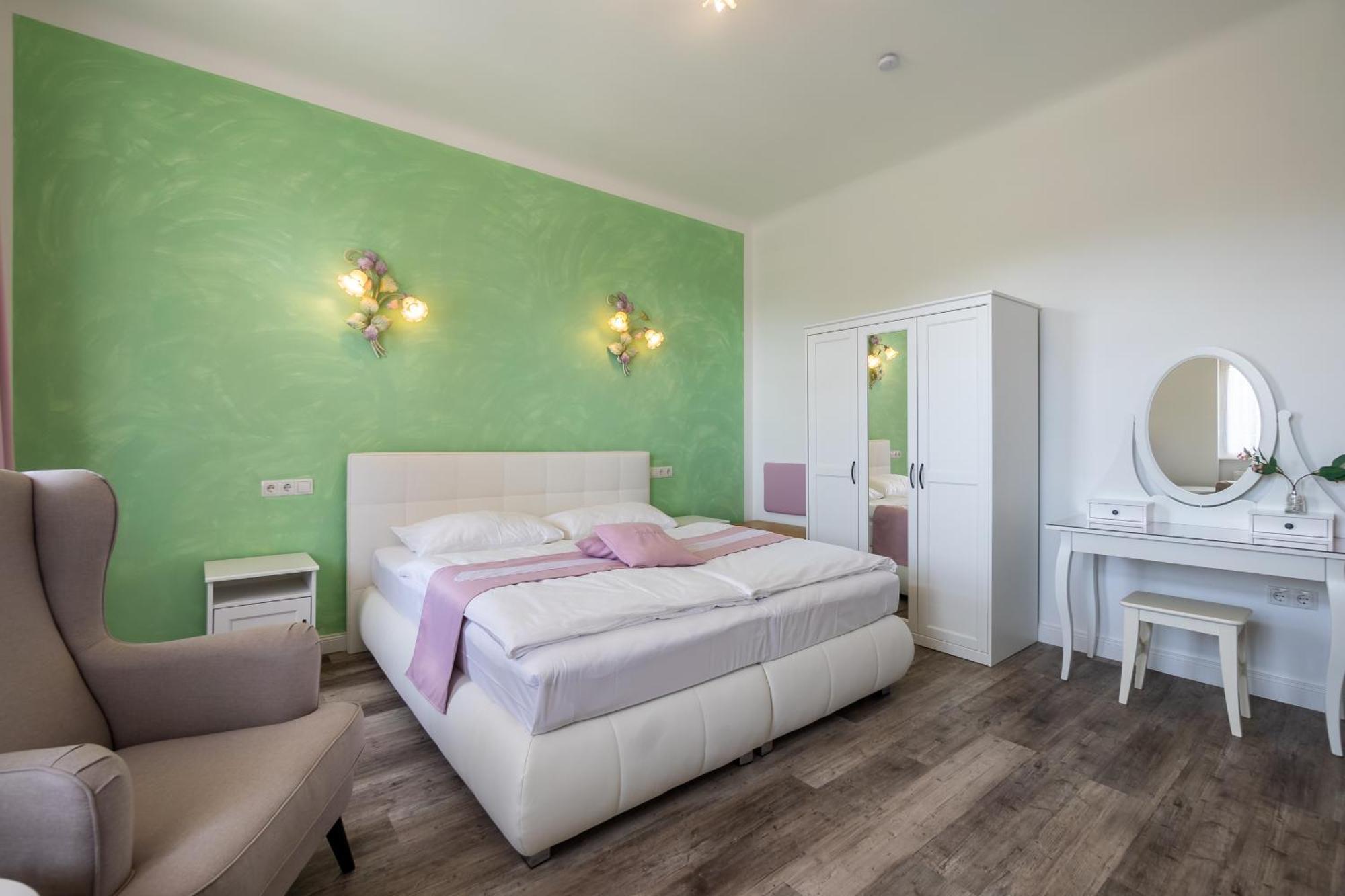 Albizia-Apartments Baden Exterior photo