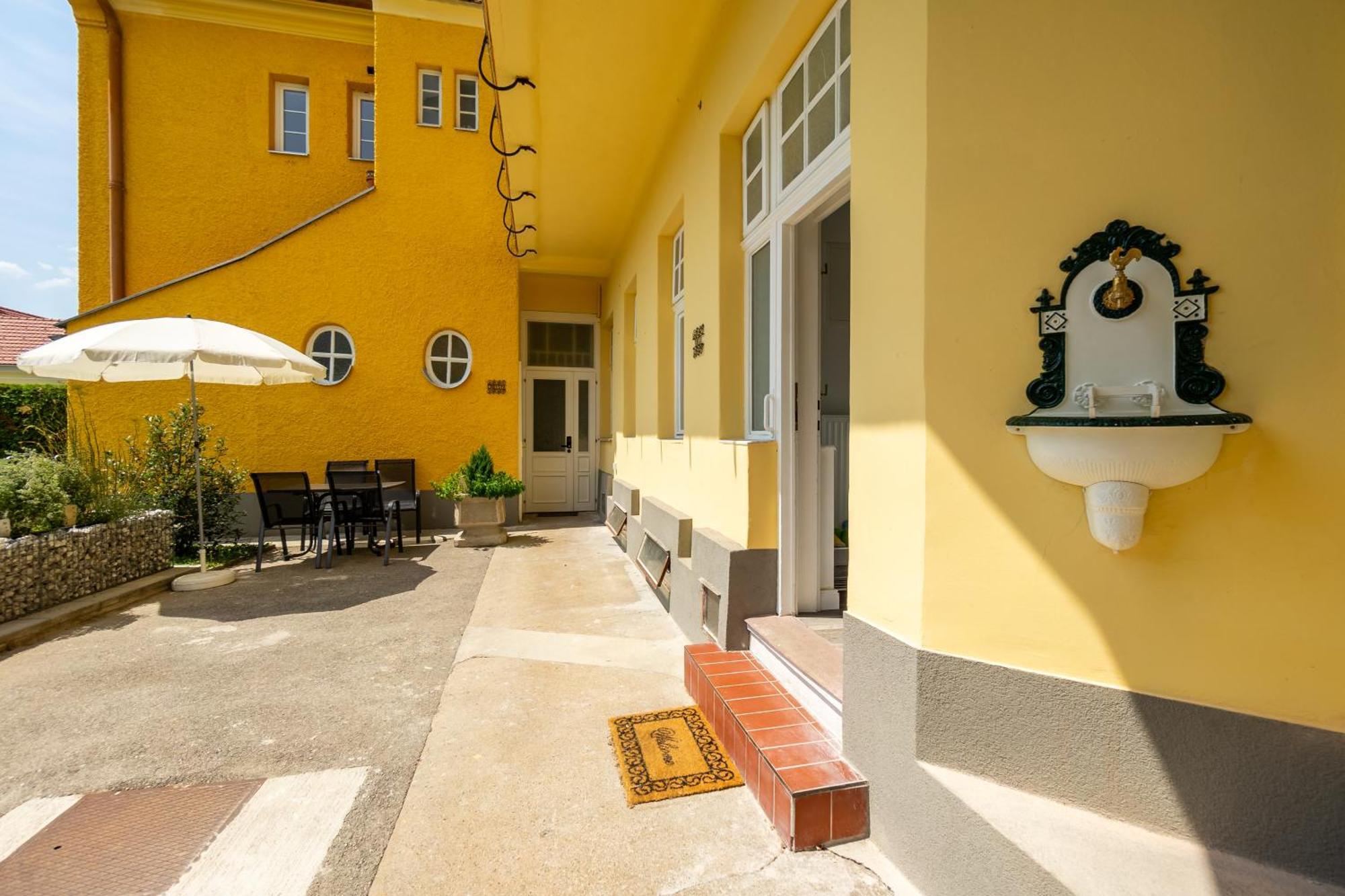 Albizia-Apartments Baden Exterior photo